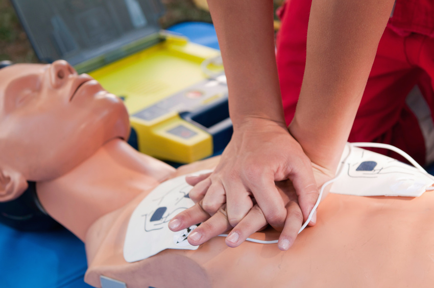 Apprendre à poser un défibrillateur